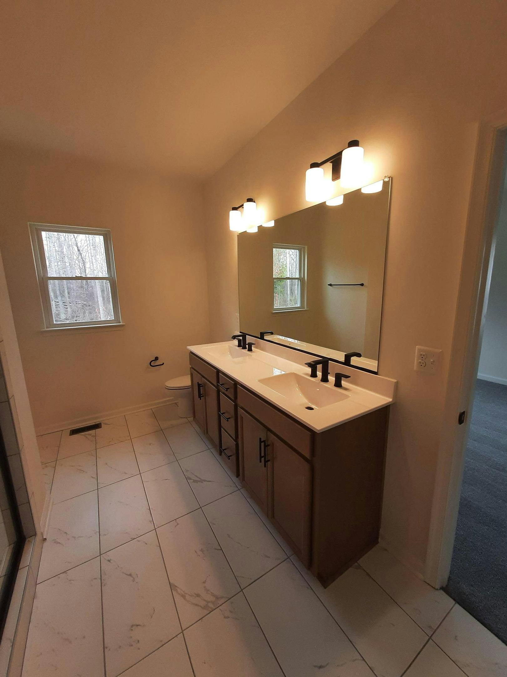 Photo Gallery Image 4