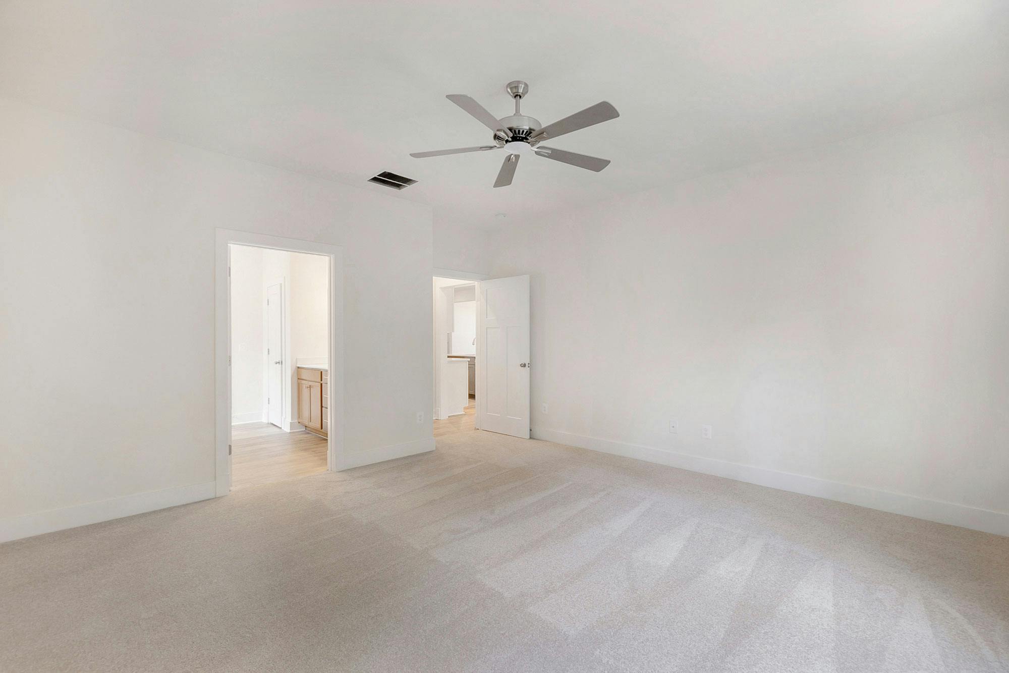 Photo Gallery Image 21