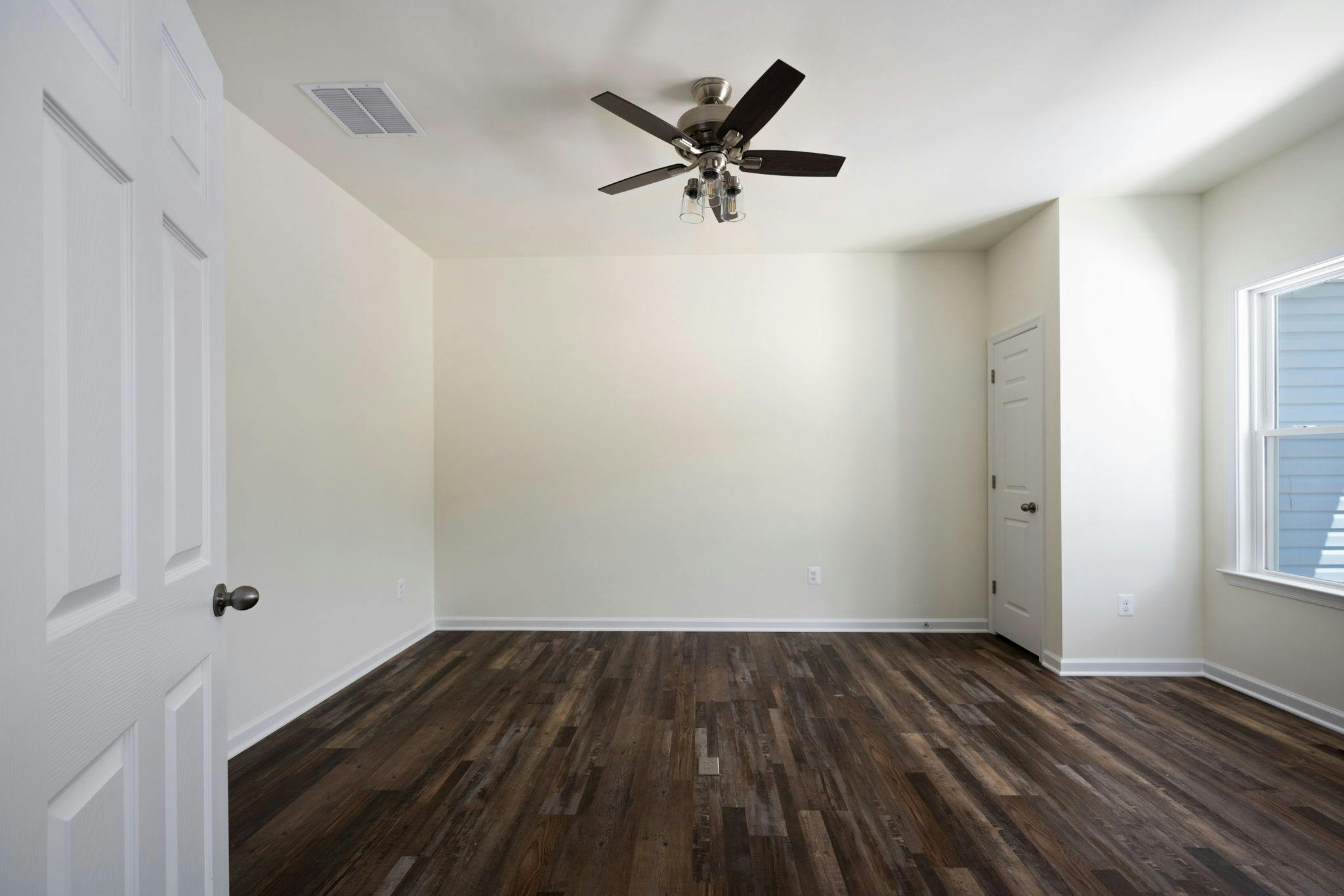 Photo Gallery Image 25