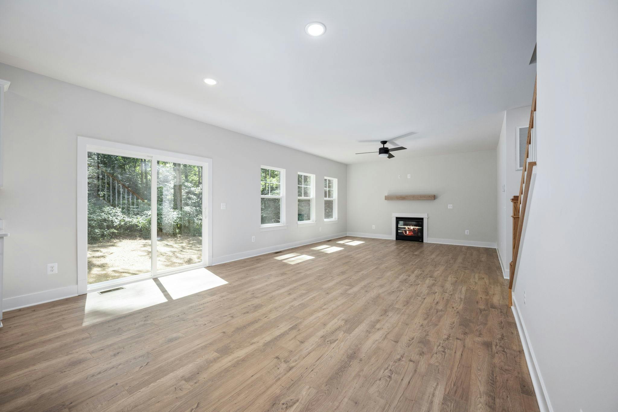 Photo Gallery Image 32