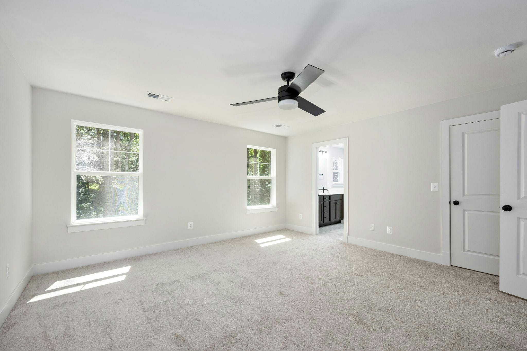 Photo Gallery Image 16