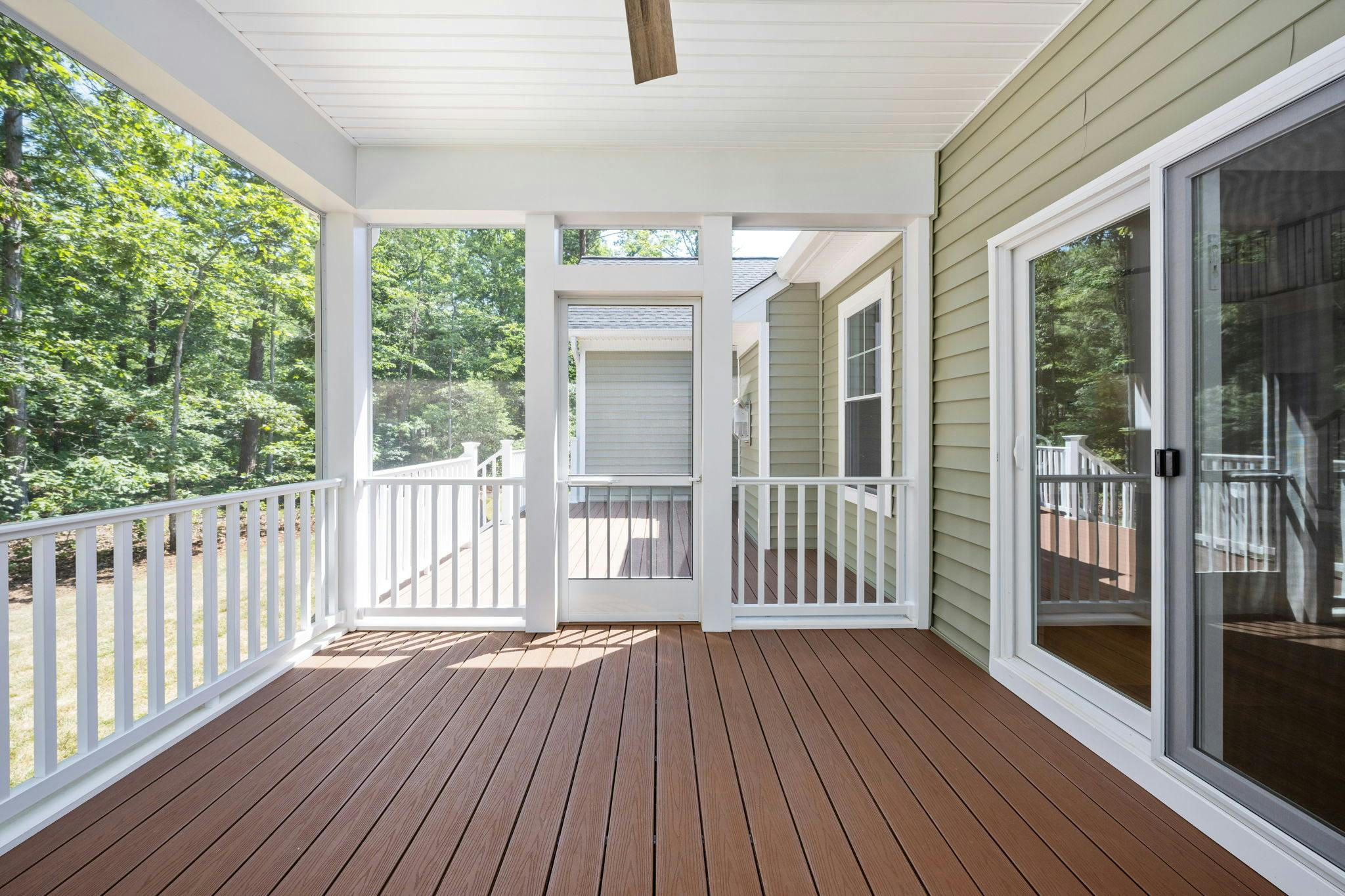 Photo Gallery Image 32