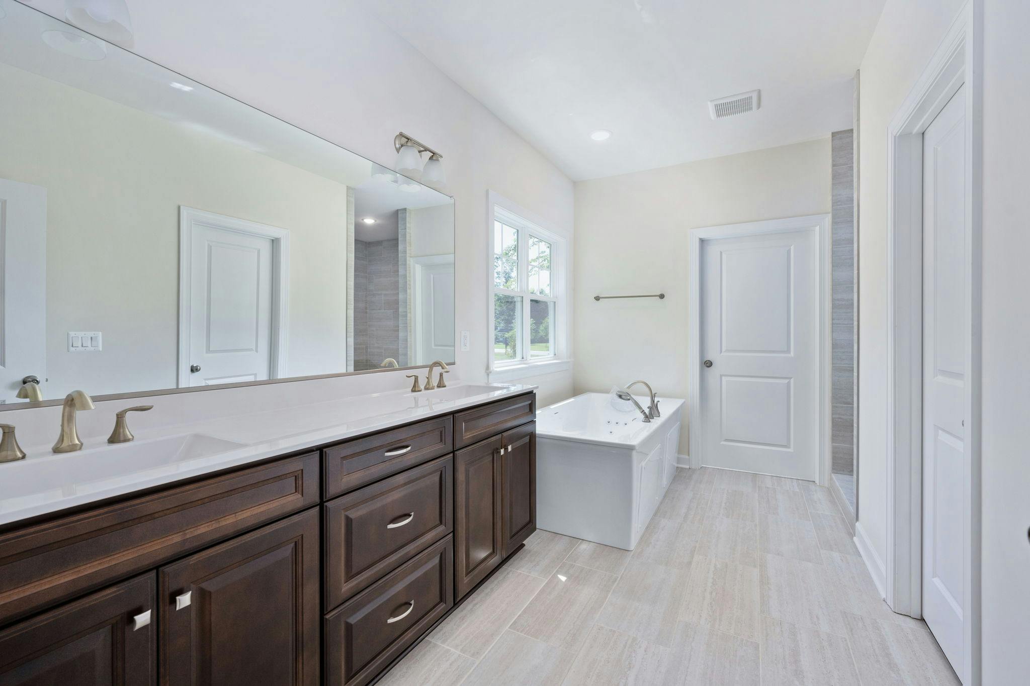 Photo Gallery Image 16