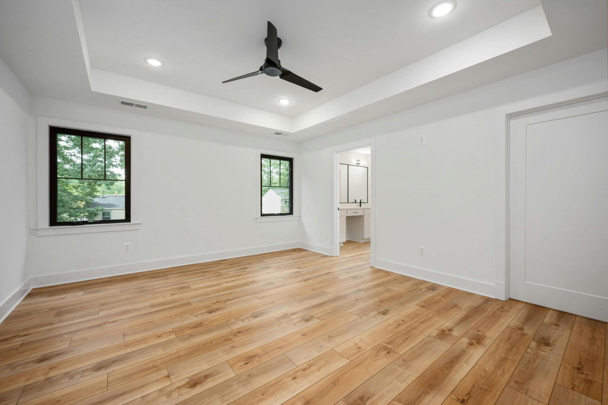 Photo Gallery Image 37